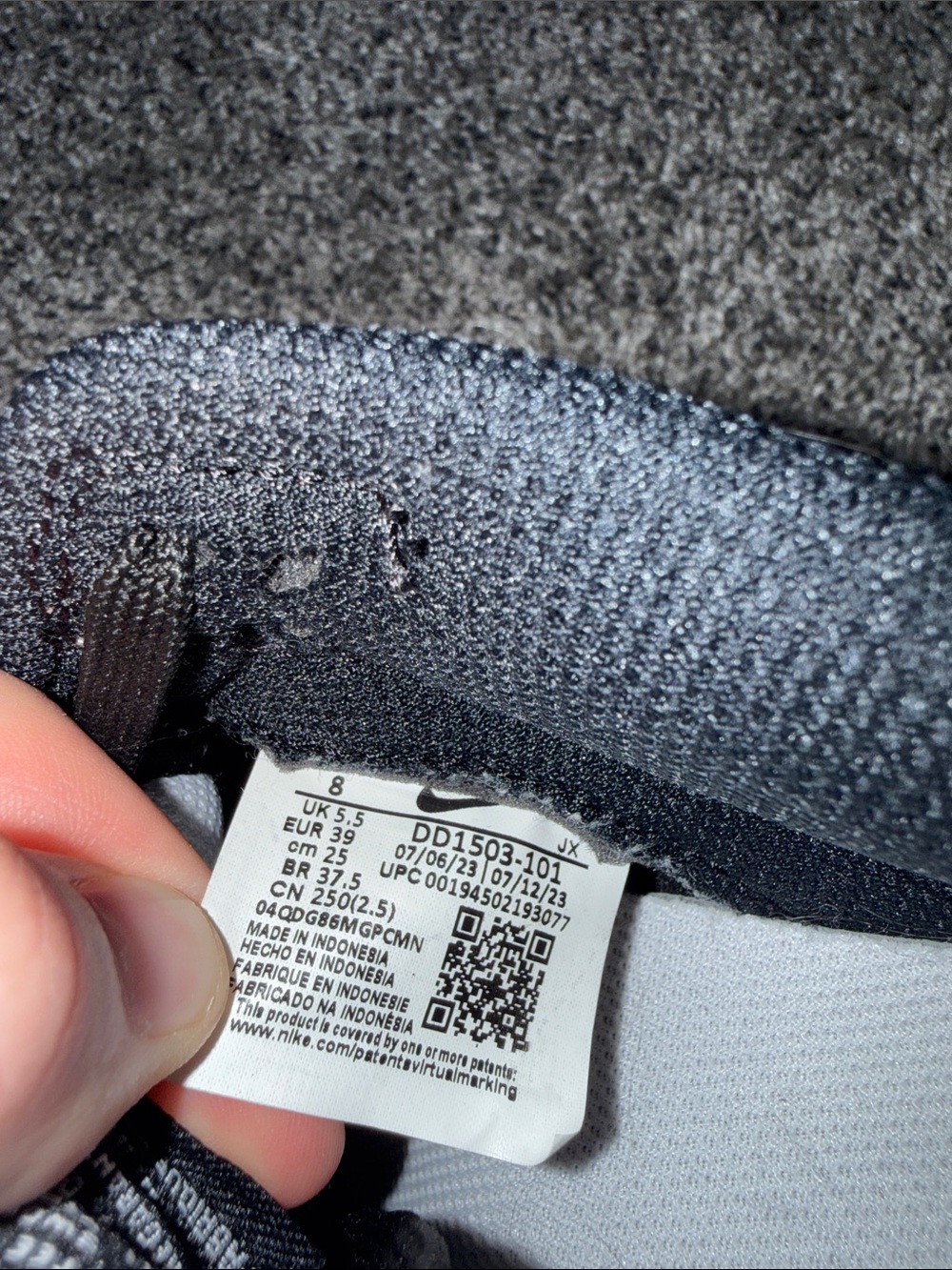 Nike Black and White Low-Top Dunks - Picture 2 of 9